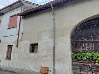 Quadrilocale in Vendita a Suardi, 41'625&euro;, 241 m²