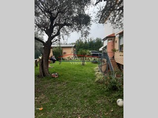 Villa bifamiliare in Vendita a Seravezza, zona Ripa, 370'000&euro;, 110 m², arredato, con Box