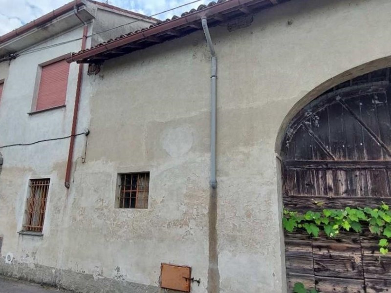 Quadrilocale in Vendita a Suardi, 41'625&euro;, 241 m²