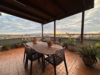 Appartamento in Vendita a Collesalvetti, zona Vicarello, 190'000&euro;, 140 m², con Box