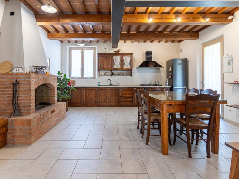 Casa Indipendente in Vendita a Cerreto Guidi, 280'000&euro;, 117 m², con Box