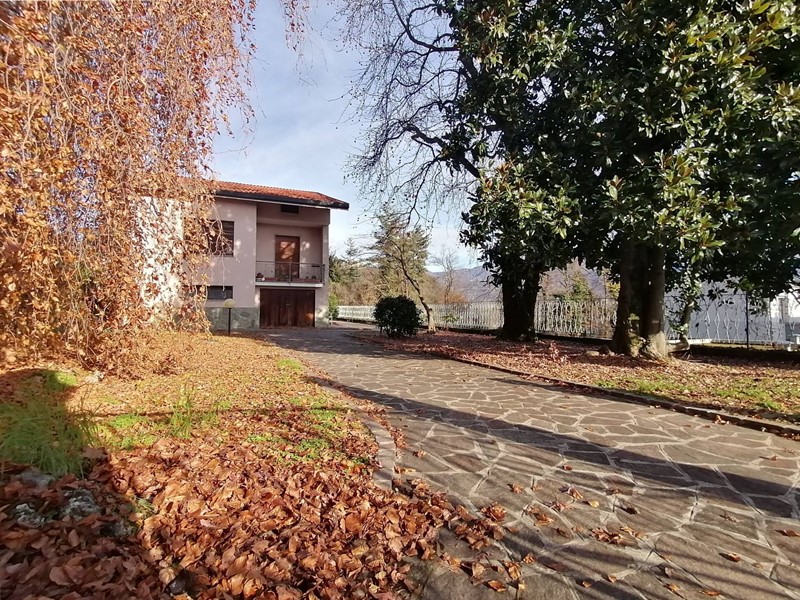 Villa in Vendita a Valgreghentino, 270'000&euro;, 176 m²
