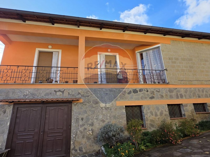 Casa Indipendente in Vendita a Roccamonfina, 250'000&euro;, 180 m²