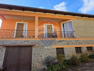 Casa Indipendente in Vendita a Roccamonfina, 250'000&euro;, 180 m²