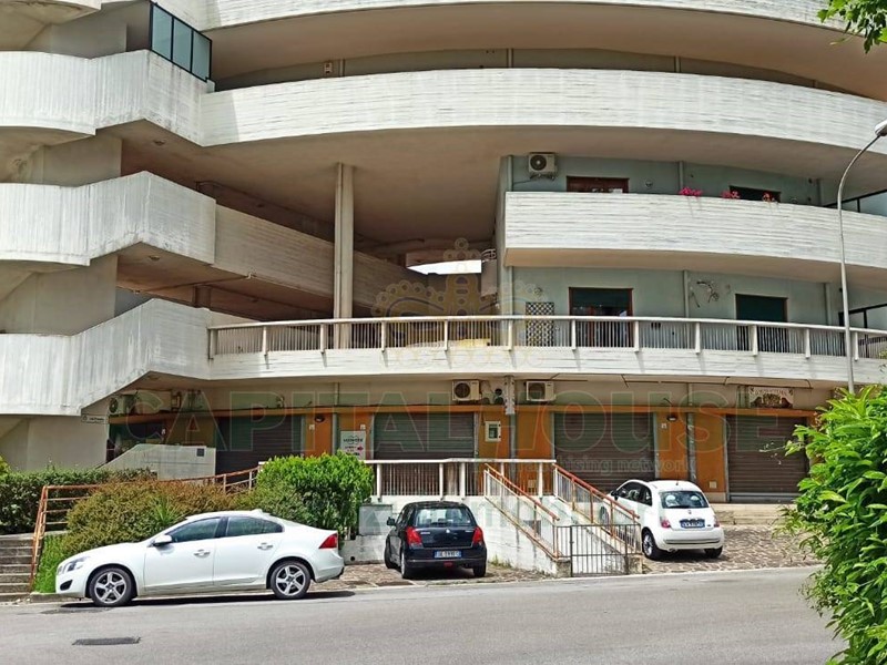 Immobile commerciale in Vendita a Mercato San Severino, 177'000&euro;, 70 m²