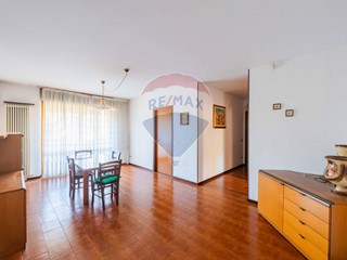 Trilocale in Vendita a Scanzorosciate, 150'000&euro;, 108 m²