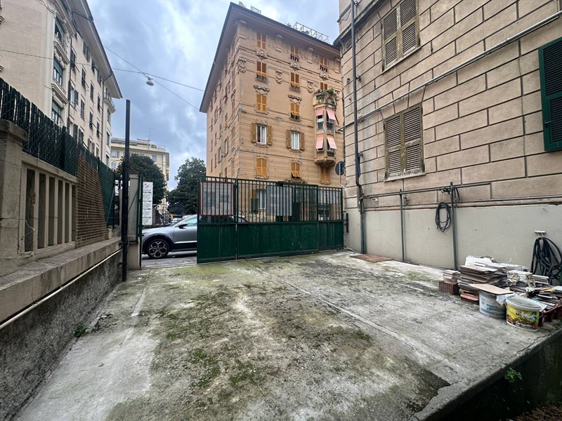 Laboratorio in Vendita a Genova, 210'000&euro;, 225 m²