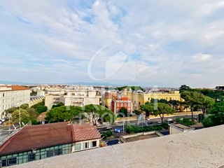 Bilocale in Vendita a Roma, 550'000€, 70 m²