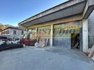 Capannone in Vendita a Caprino Bergamasco, 195'000&euro;, 400 m²