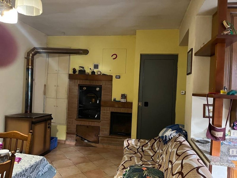Appartamento in Vendita a Genga, 55'000&euro;, 150 m²