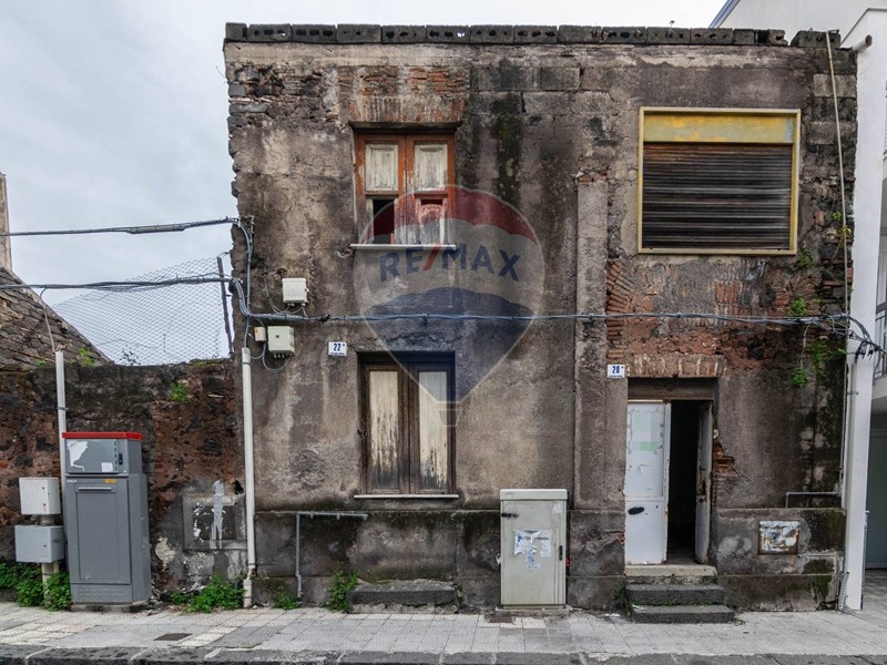 Rustico in Vendita a Catania, 110'000&euro;, 253 m²