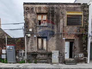 Rustico in Vendita a Catania, 110'000&euro;, 253 m²