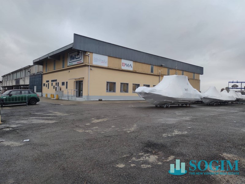 Capannone in Vendita a Casalpusterlengo, 990'000€, 2657 m²