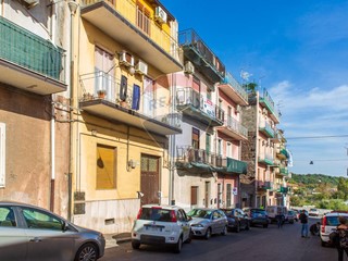 Trilocale in Vendita a Catania, 75'000&euro;, 100 m²