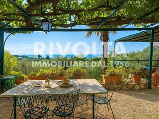 Villa in Vendita a Sperlonga, 1'000'000&euro;, 140 m²
