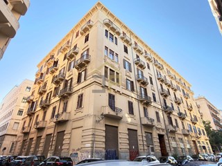 Appartamento in Vendita a Palermo, 330'000€, 206 m²
