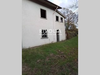 Villa in Vendita a Canepina, 150'000&euro;, 135 m²