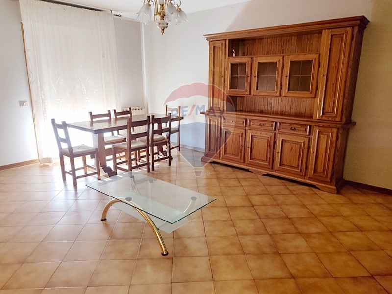 Appartamento in Vendita a Montevarchi, 135'000&euro;, 100 m²