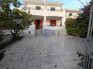 Villa in Vendita a Rodi Garganico, 163'500&euro;, 78 m²