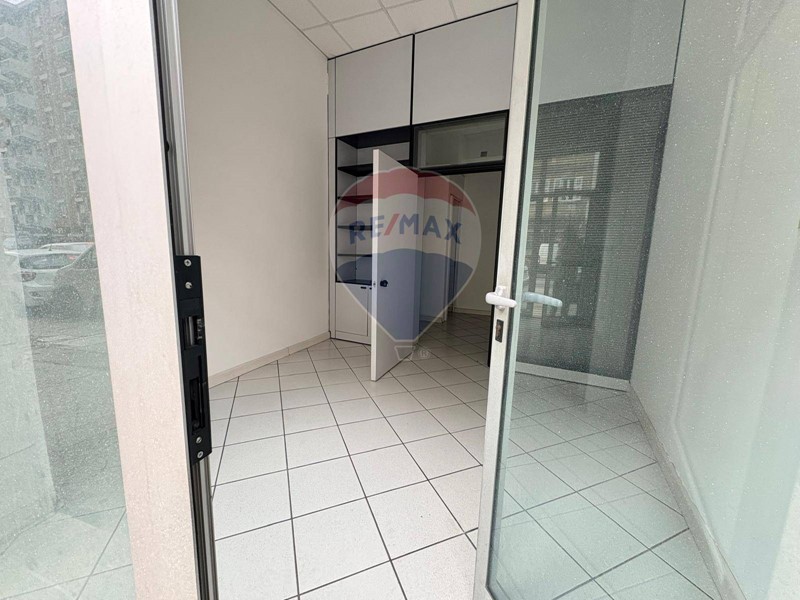Attività commerciale in Affitto a Trieste, 470&euro;, 20 m²