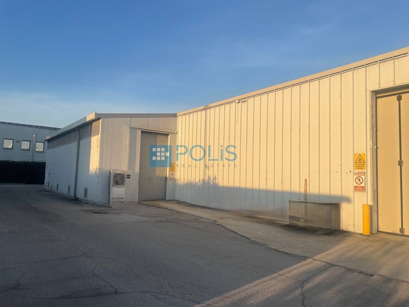 Capannone in Vendita a Limena, 480'000&euro;, 820 m²