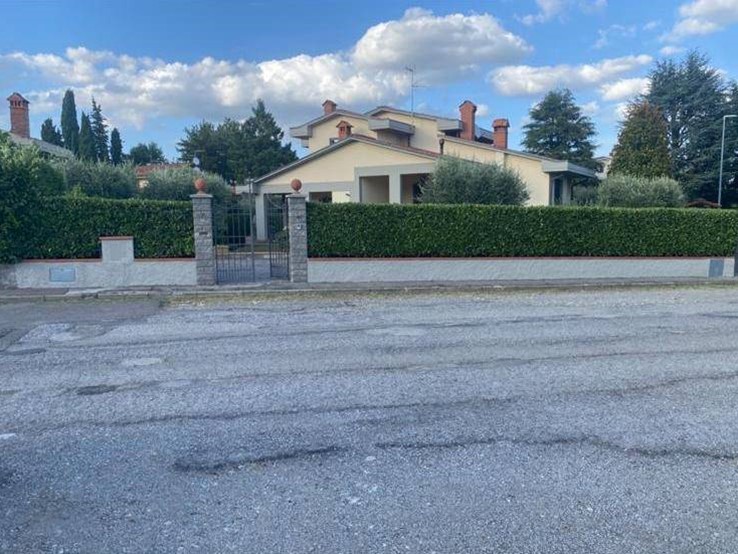 Villa in Vendita a Barberino di Mugello, 540'000&euro;, 300 m²