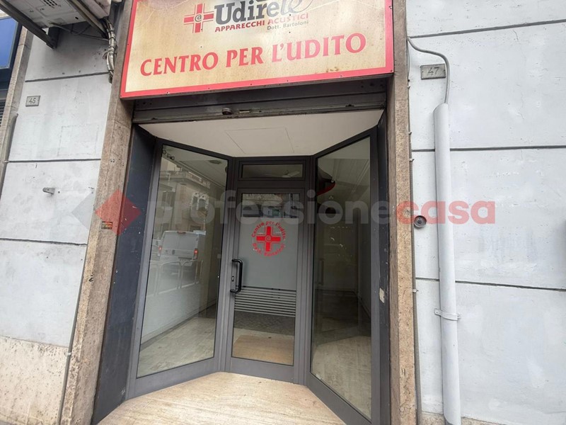 Negozio in Affitto a Tivoli, 700&euro;, 50 m²