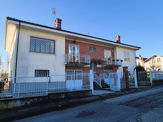 Villa in Vendita a Frossasco, 159'000&euro;, 225 m²