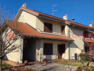 Villetta a schiera in Vendita a Frossasco, 272'000&euro;, 230 m², con Box