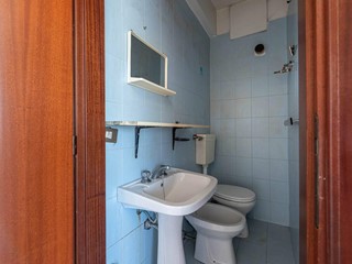 Quadrilocale in Vendita a Palermo, 90'000€, 97 m²