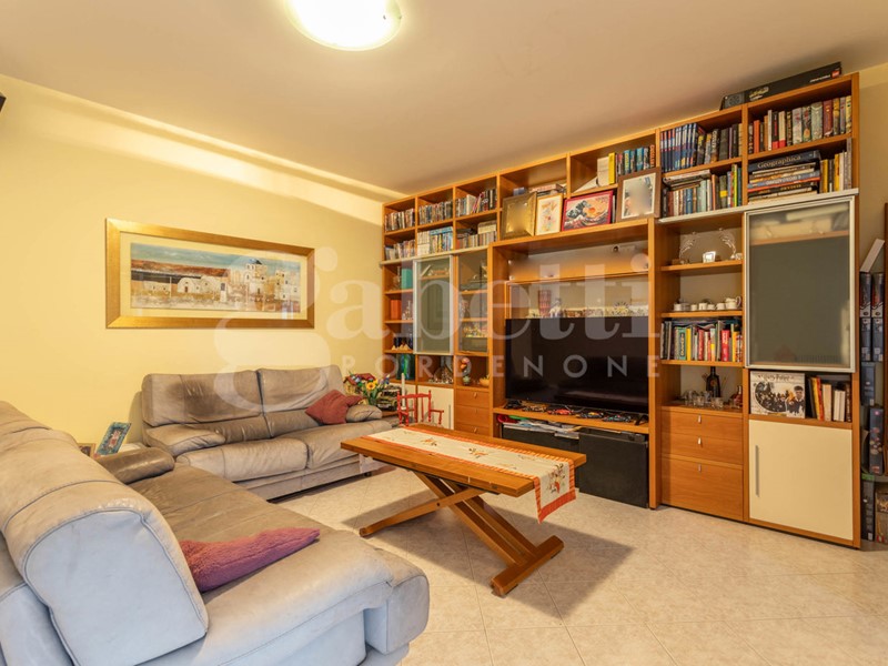 Trilocale in Vendita a Cordenons, 190'000&euro;, 94 m², con Box