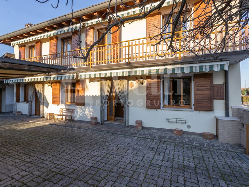 Casa Indipendente in Vendita a Teglio Veneto, 145'000&euro;, 160 m², con Box