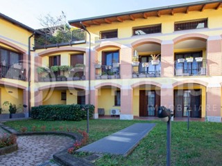 Trilocale in Vendita a Varedo, 210'000&euro;, 74 m², con Box