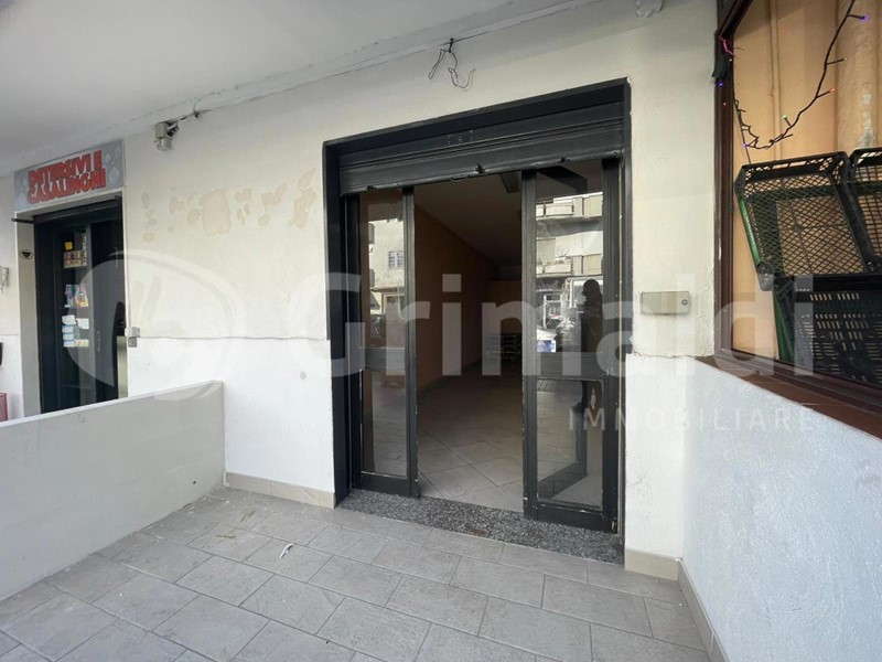 Negozio in Affitto a Quarto, 600&euro;, 35 m²