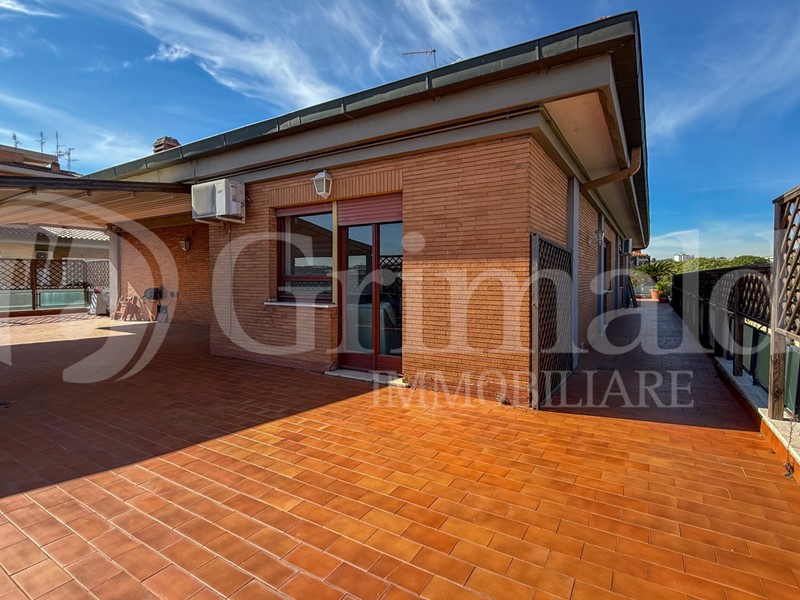 Attico in Vendita a Roma, 870'000&euro;, 200 m²