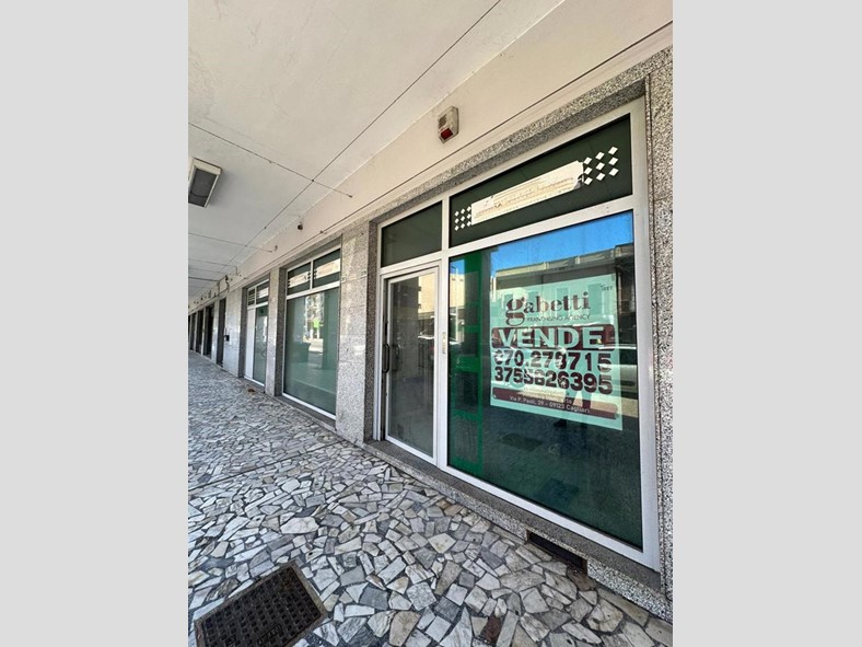 Negozio in Vendita a Cagliari, 329'999&euro;, 230 m²