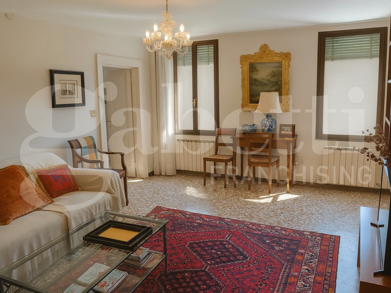 Appartamento in Vendita a Venezia, 430'000&euro;, 111 m², arredato