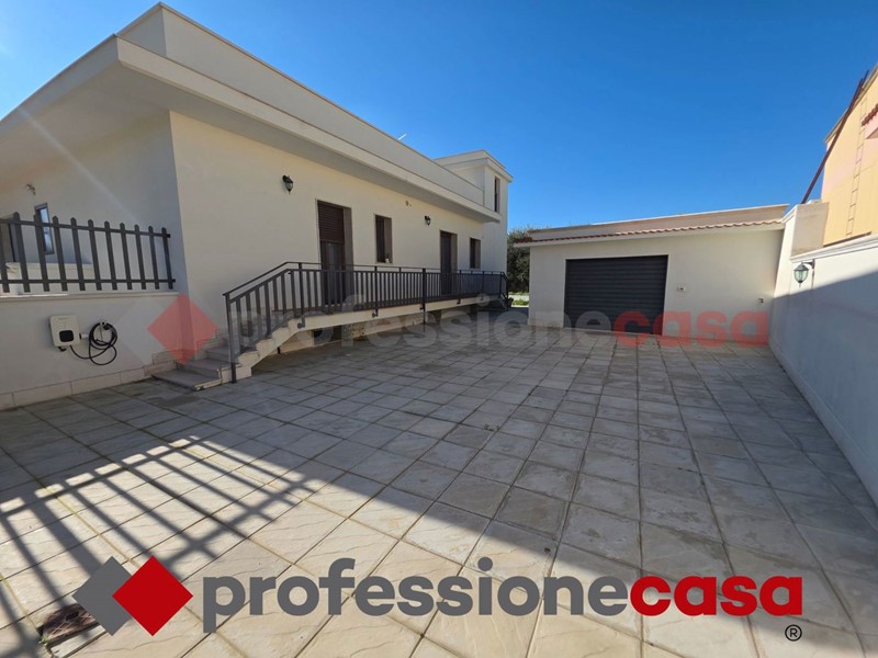 Villa in Vendita a Taranto, 269'000&euro;, 120 m², con Box