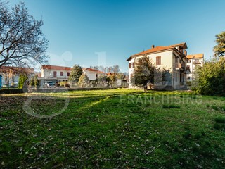 Casa Indipendente in Vendita a Pinerolo, 219'000&euro;, 278 m²