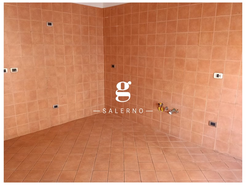 Trilocale in Affitto a Salerno, 750€, 104 m²