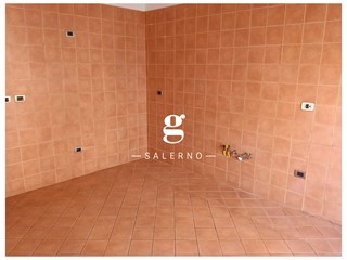 Trilocale in Affitto a Salerno, 750€, 104 m²