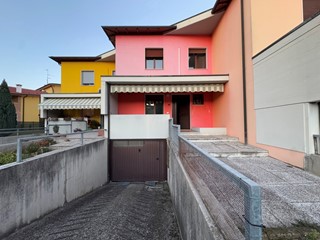 Casa Indipendente in Vendita a Noventa Vicentina, 185'000&euro;, 150 m²