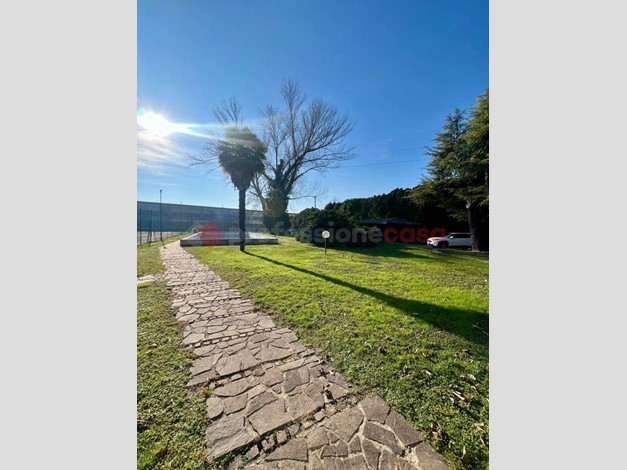 Villa in Vendita a Noventa Padovana, 680'000&euro;, 320 m², con Box