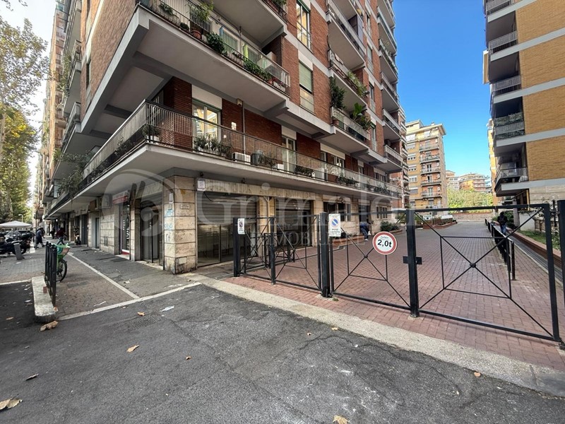 Negozio in Affitto a Roma, 2'000&euro;, 150 m²