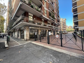 Negozio in Affitto a Roma, 2'000&euro;, 150 m²