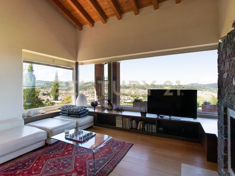 Casa Indipendente in Vendita a Arzignano, 400 m², con Box