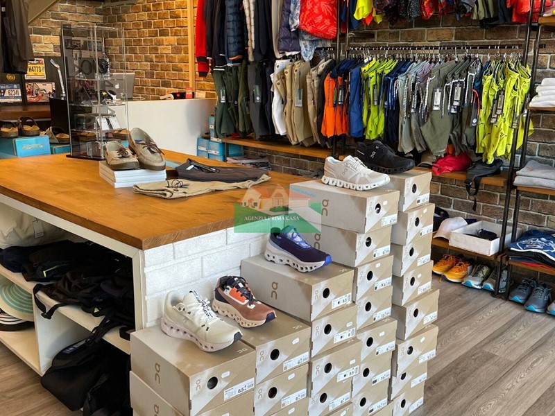 Immobile commerciale in Vendita a Ravenna, 165'000&euro;, 95 m²