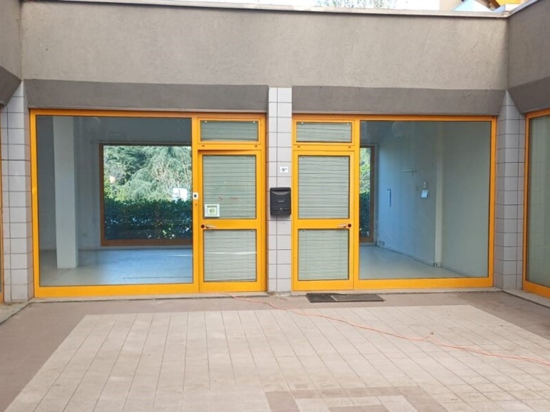 Immobile commerciale in Vendita a Zola Predosa, 300'000&euro;, 394 m²