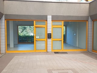 Immobile commerciale in Vendita a Zola Predosa, 300'000&euro;, 394 m²