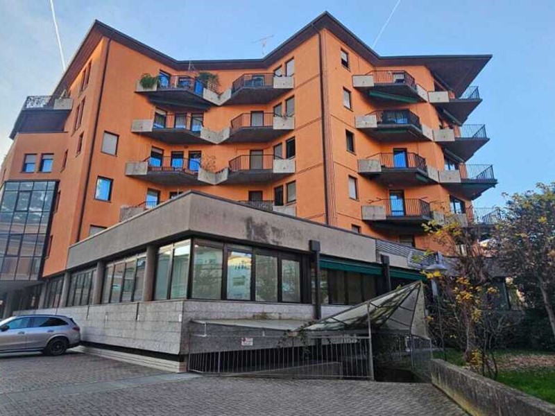 Trilocale in Vendita a Brescia, 269'000&euro;, 146 m², con Box